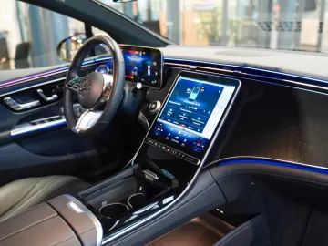 MERCEDES-BENZ EQE 300 Edition Electric Art 22kW Burm&hellip;