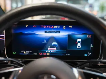 MERCEDES-BENZ EQE 300 Edition Electric Art 22kW Burm&hellip;