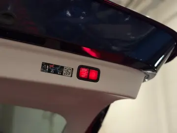 MERCEDES-BENZ EQE SUV 500 AMG 4MATIC BURM LED CARPLAY 360