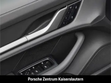 PORSCHE Taycan BOSE Luftfederung Panoramadach LED-Matrix