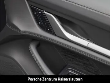 PORSCHE Taycan BOSE Luftfederung Panoramadach LED-Matrix