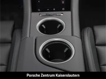 PORSCHE Taycan BOSE Luftfederung Panoramadach LED-Matrix