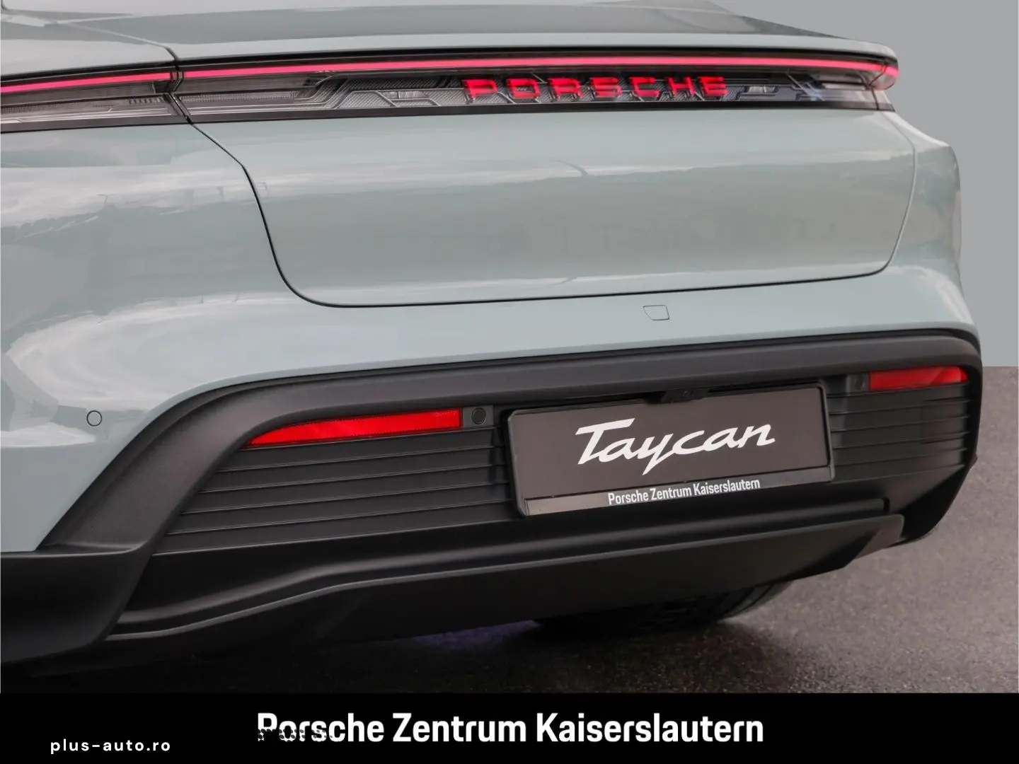 PORSCHE Taycan BOSE Luftfederung Panoramadach LED-Matrix
