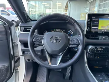 TOYOTA RAV 4 Plug-in Hybrid 4x4 El. Panodach Navi Leder