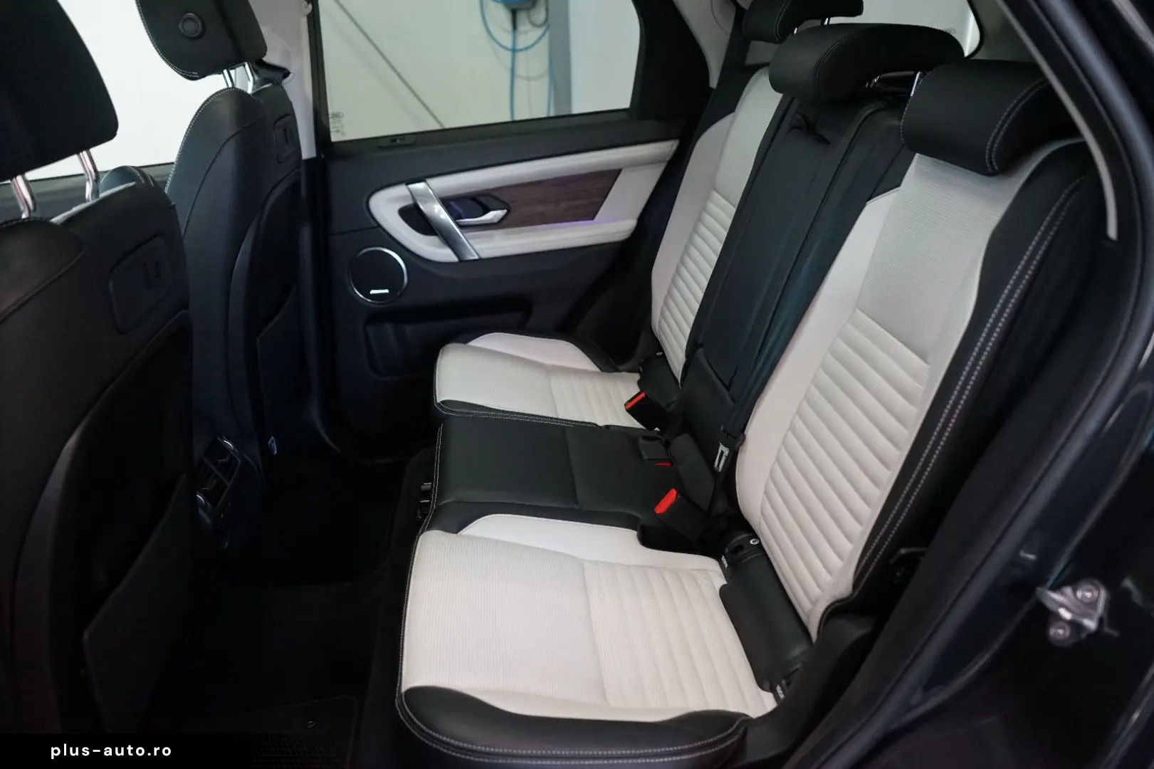 LAND ROVER Discovery Sport P300e Hybrid R-Dynamic HSE AWD