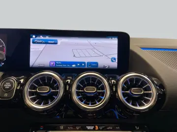 MERCEDES-BENZ GLA 200 Edition AMG PANOdach Beam-LED &hellip;