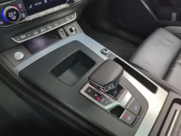 AUDI Q5 S line 55 TFSI e qu. Air AHK Pano Tour Matrix