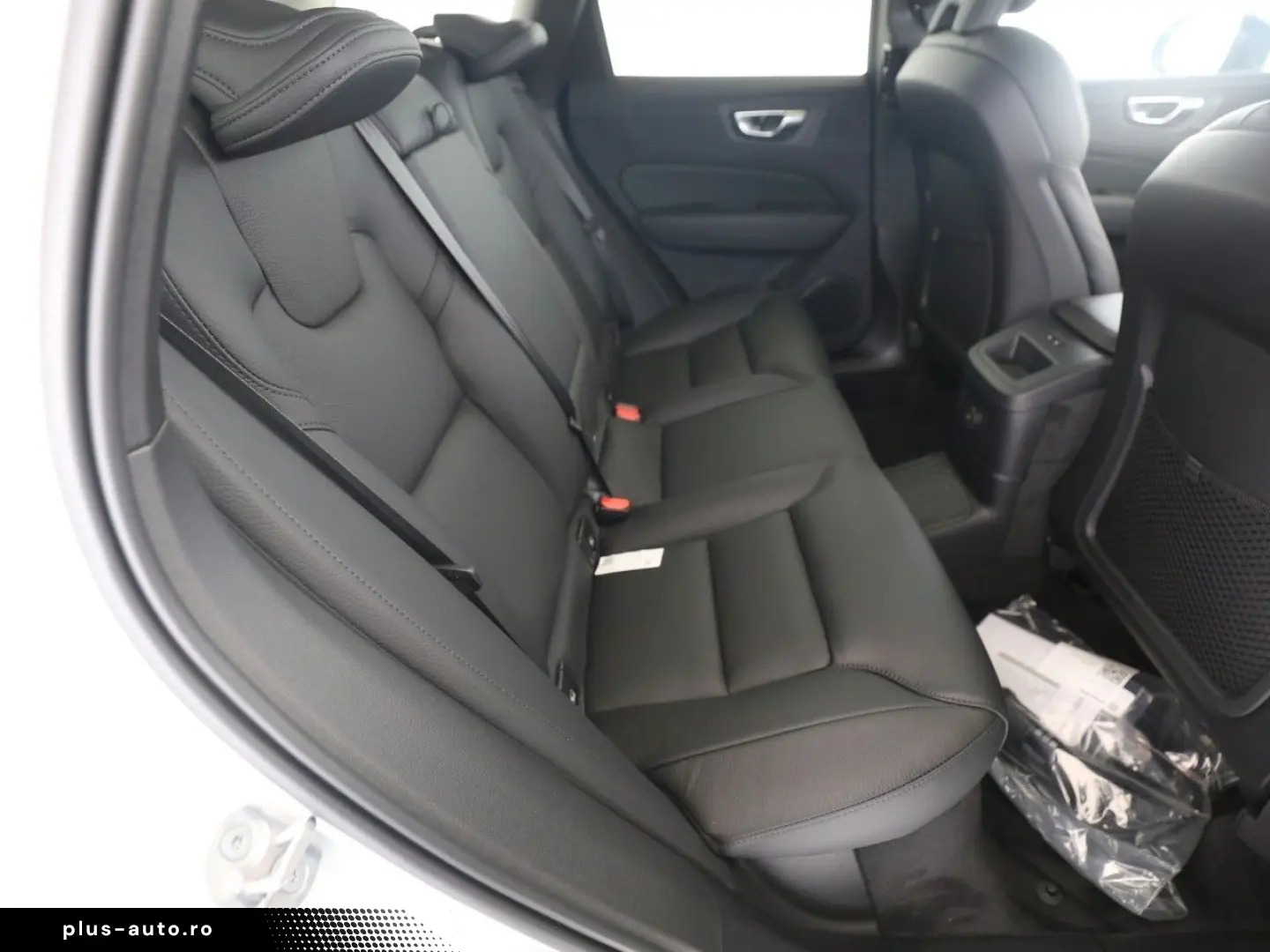 VOLVO XC 60 T6 Plus Dark Recharge Plug-In Hybrid AWD