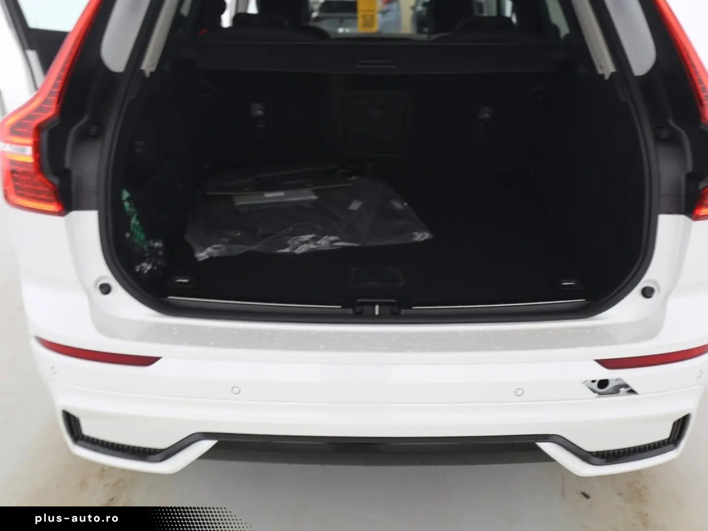 VOLVO XC 60 T6 Plus Dark Recharge Plug-In Hybrid AWD