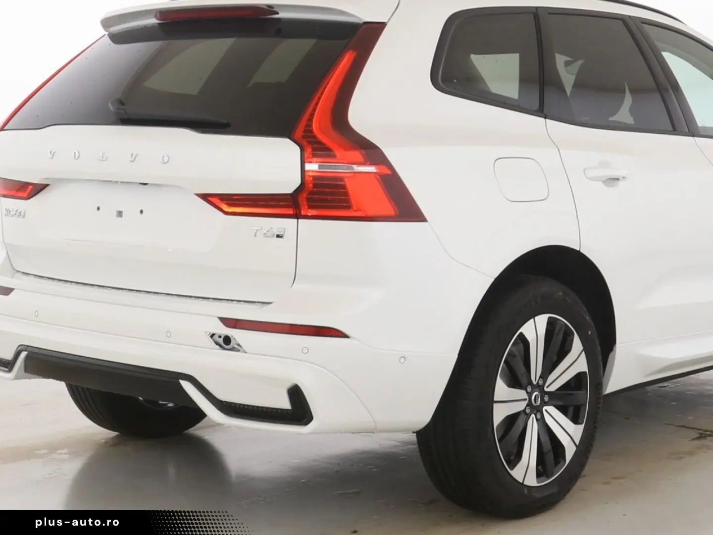 VOLVO XC 60 T6 Plus Dark Recharge Plug-In Hybrid AWD