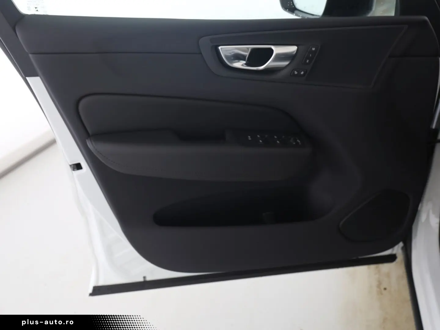 VOLVO XC 60 T6 Plus Dark Recharge Plug-In Hybrid AWD