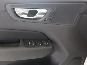 VOLVO XC 60 T6 Plus Dark Recharge Plug-In Hybrid AWD