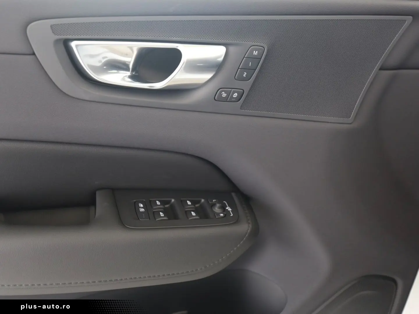 VOLVO XC 60 T6 Plus Dark Recharge Plug-In Hybrid AWD