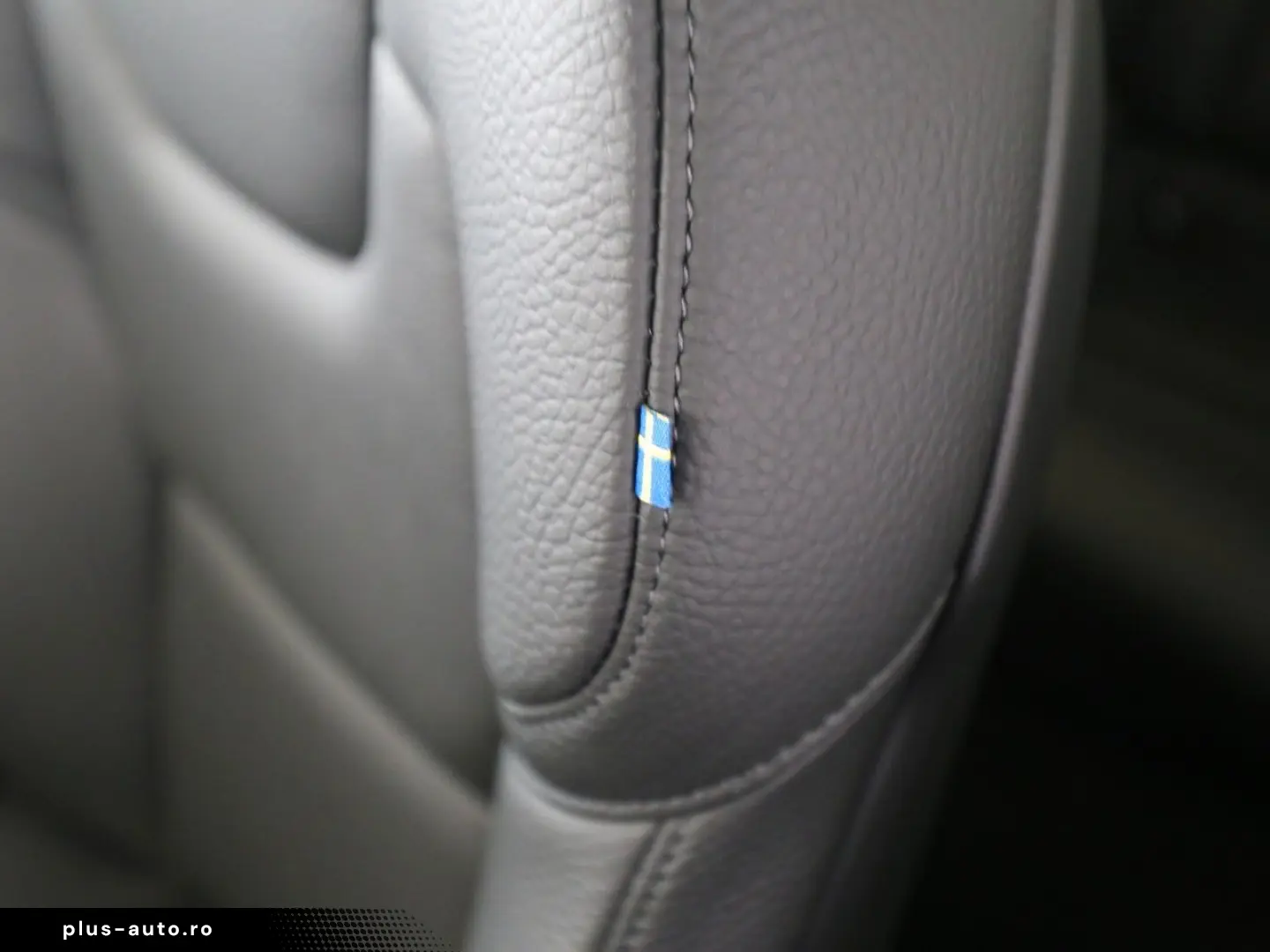 VOLVO XC 60 T6 Plus Dark Recharge Plug-In Hybrid AWD