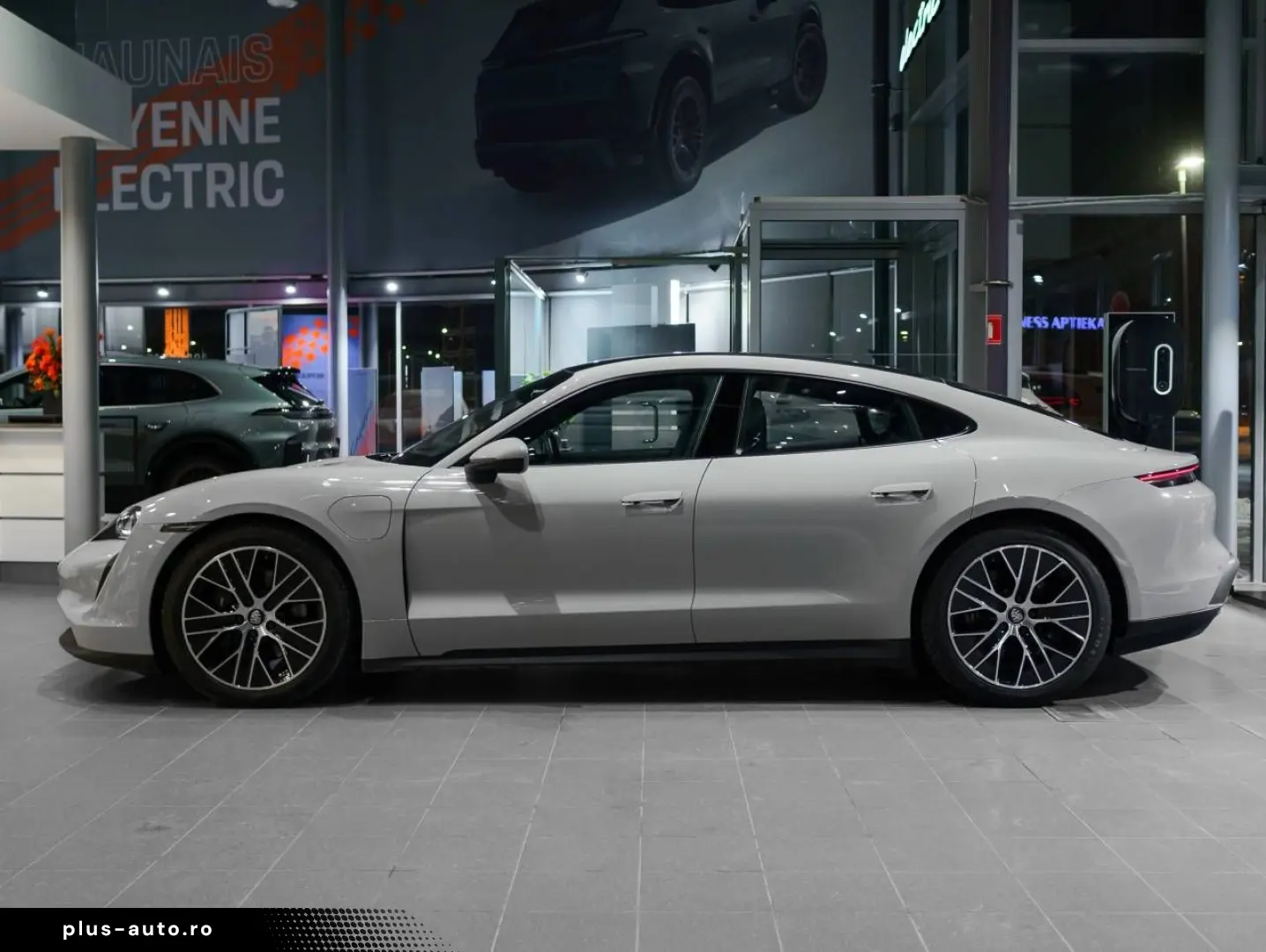 PORSCHE Porsche Taycan (MY22) 300kW   408hp