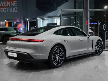 PORSCHE Porsche Taycan (MY22) 300kW   408hp