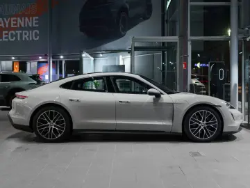 PORSCHE Porsche Taycan (MY22) 300kW   408hp
