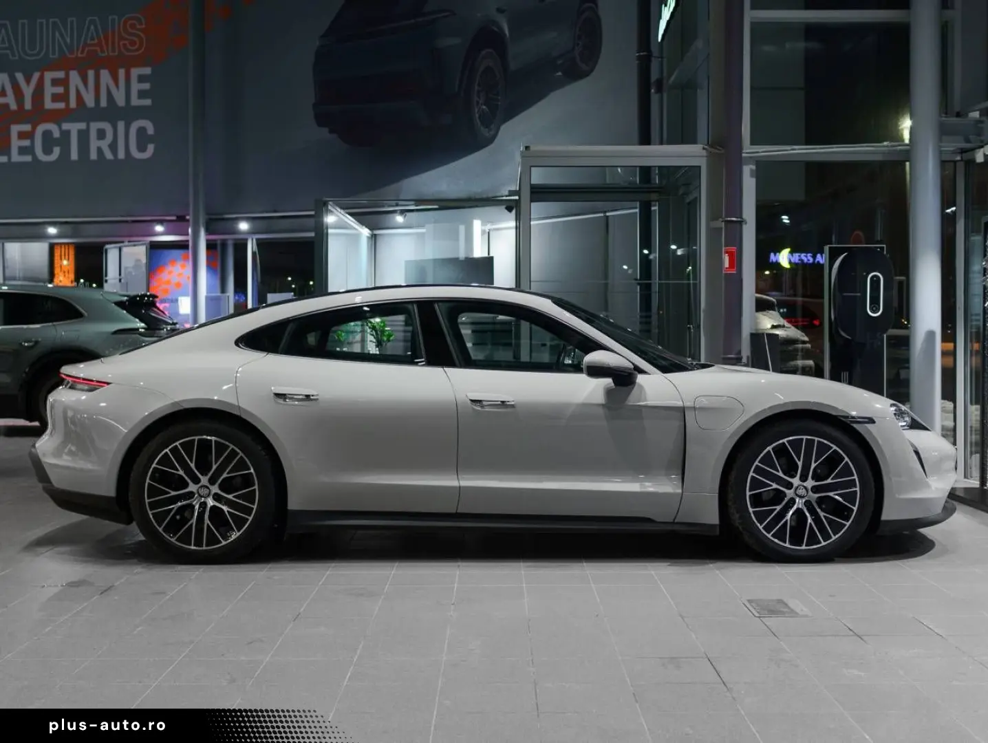 PORSCHE Porsche Taycan (MY22) 300kW   408hp