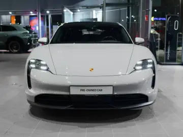 PORSCHE Porsche Taycan (MY22) 300kW   408hp