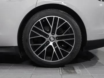 PORSCHE Porsche Taycan (MY22) 300kW   408hp