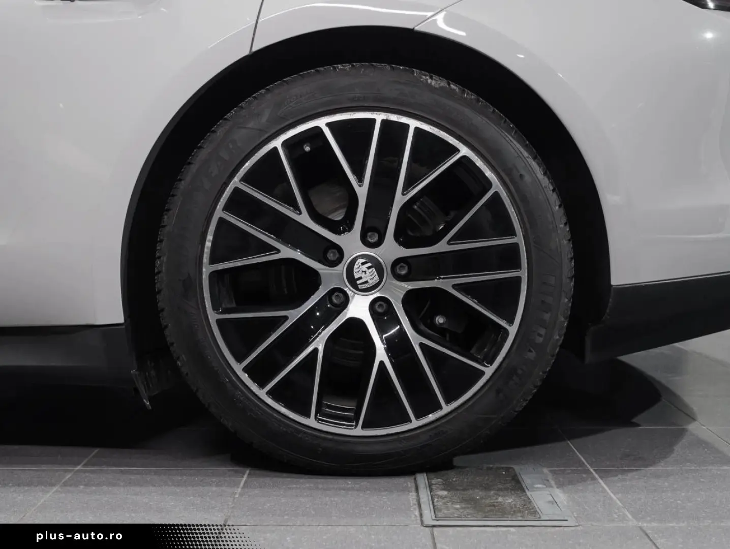 PORSCHE Porsche Taycan (MY22) 300kW   408hp