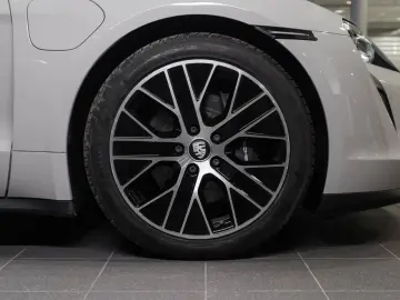 PORSCHE Porsche Taycan (MY22) 300kW   408hp