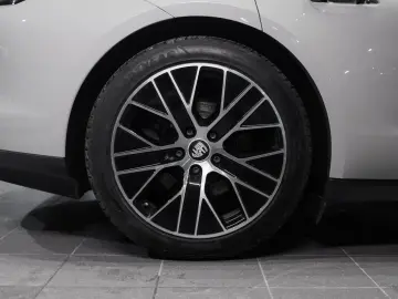 PORSCHE Porsche Taycan (MY22) 300kW   408hp