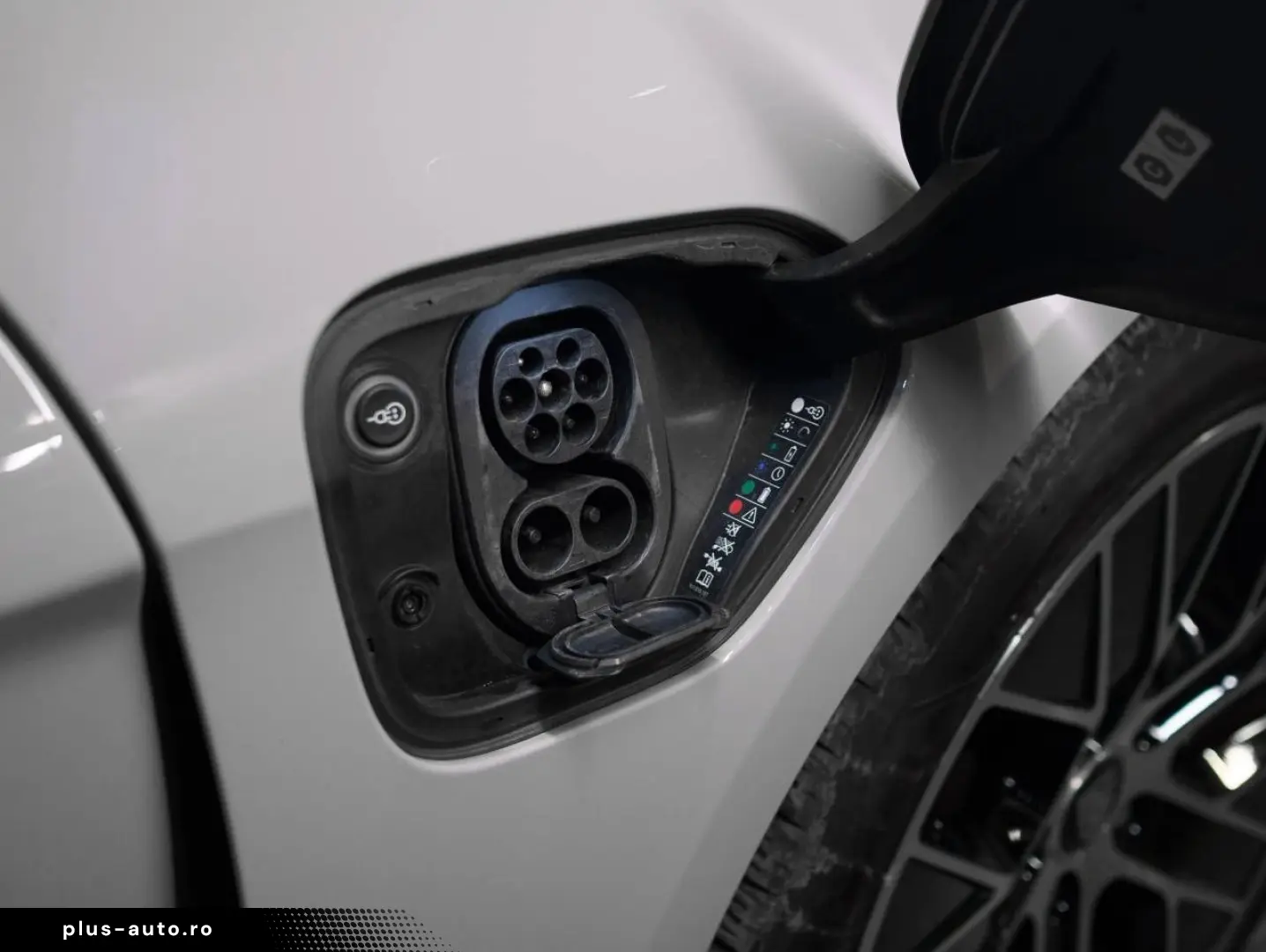 PORSCHE Porsche Taycan (MY22) 300kW   408hp