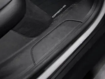 PORSCHE Porsche Taycan (MY22) 300kW   408hp