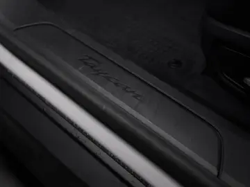 PORSCHE Porsche Taycan (MY22) 300kW   408hp