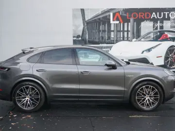 PORSCHE Cayenne Coupe E-Hybrid