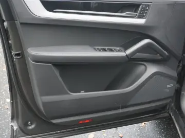 PORSCHE Cayenne Coupe E-Hybrid