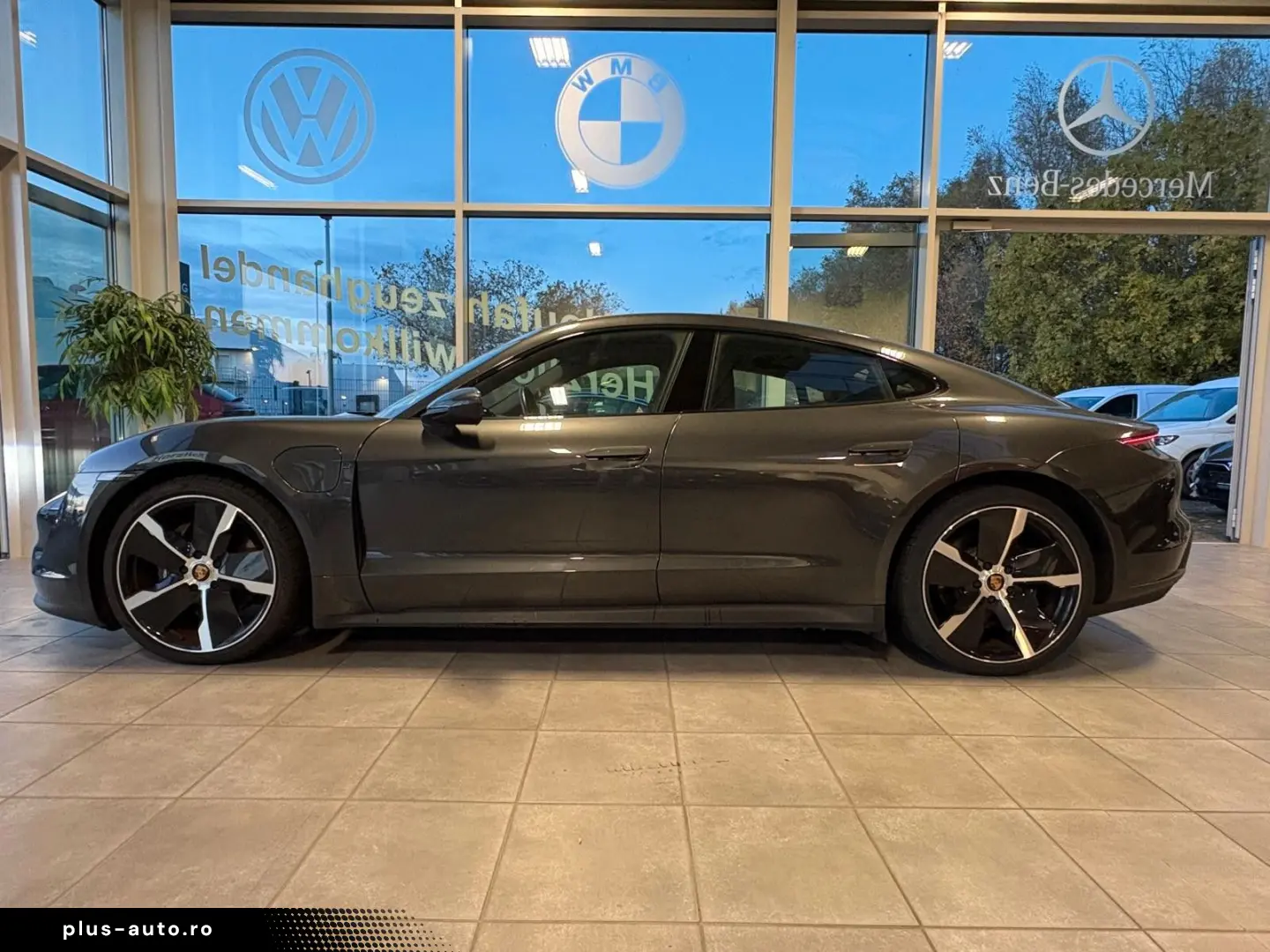 PORSCHE Taycan Basis Panodach Sportchrono 21 Zoll