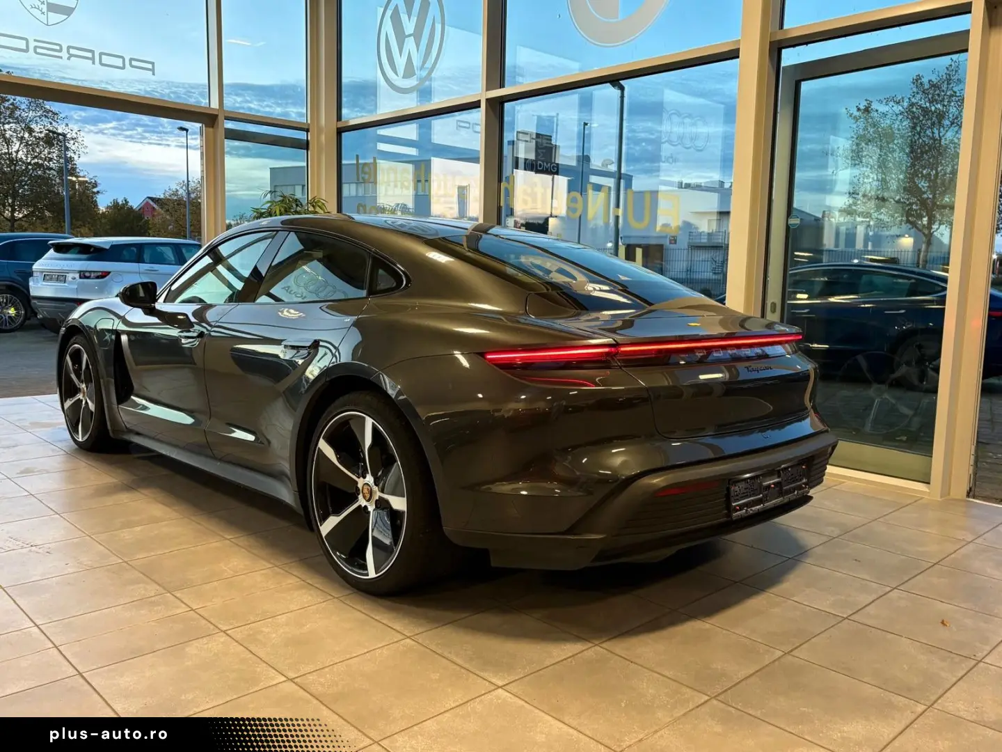 PORSCHE Taycan Basis Panodach Sportchrono 21 Zoll