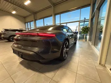 PORSCHE Taycan Basis Panodach Sportchrono 21 Zoll