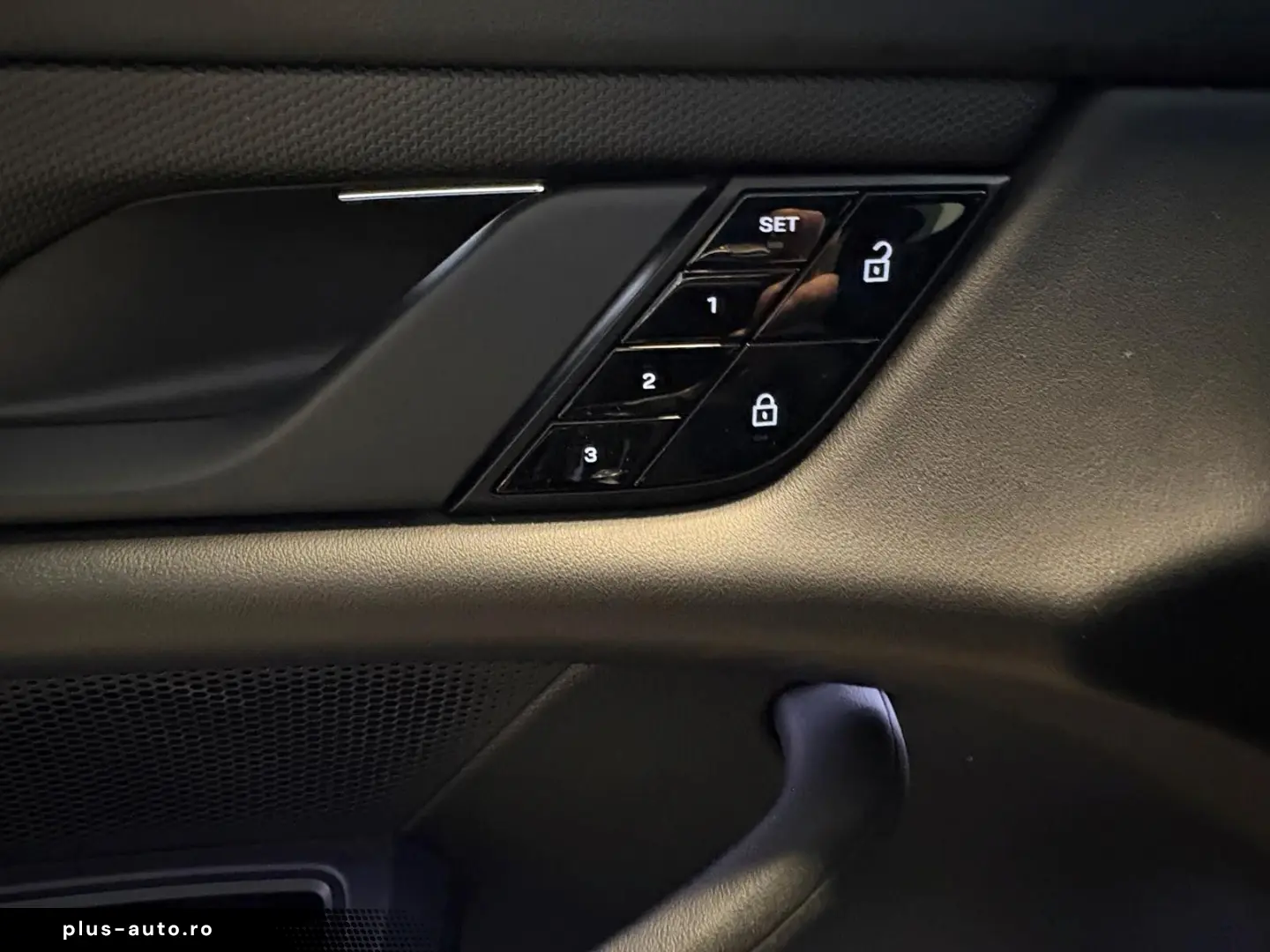 PORSCHE Taycan Basis Panodach Sportchrono 21 Zoll