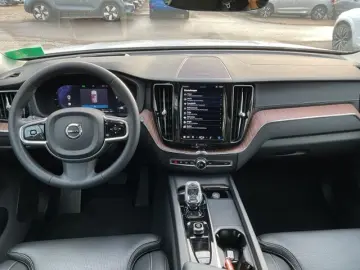 VOLVO XC60 T8 Ultimate Dark Plug-In AWD AHK ACC HUD