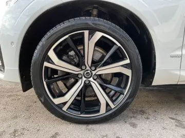 VOLVO XC60 T8 Ultimate Dark Plug-In AWD AHK ACC HUD