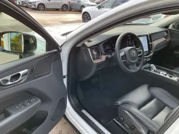 VOLVO XC60 T8 Ultimate Dark Plug-In AWD AHK ACC HUD