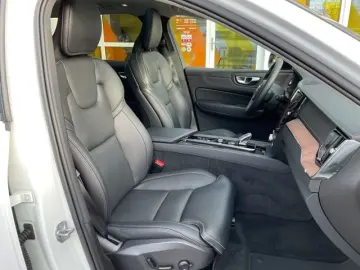 VOLVO XC60 T8 Ultimate Dark Plug-In AWD AHK ACC HUD