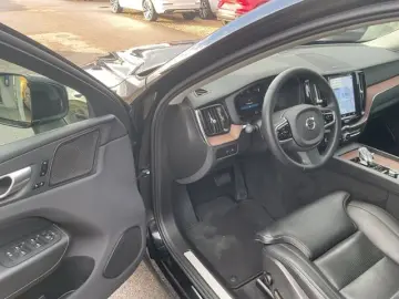 VOLVO XC60 T6 Plus Bright Plug-In AHK ACC 360  PANO