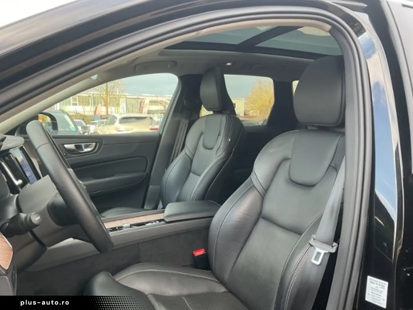 VOLVO XC60 T6 Plus Bright Plug-In AHK ACC 360  PANO