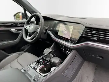 VW Touareg 3.0 TDI R-LINE MATRIX STANDHZ HUD PANO