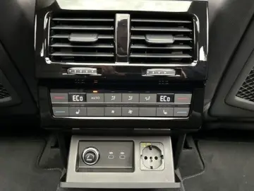VW Touareg 3.0 TDI R-LINE MATRIX STANDHZ HUD PANO