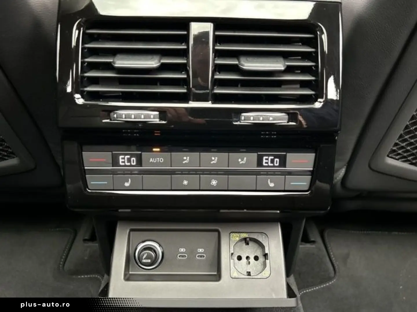 VW Touareg 3.0 TDI R-LINE MATRIX STANDHZ HUD PANO