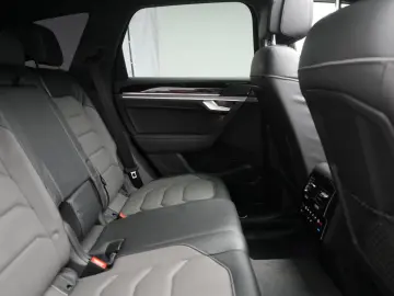 VW Touareg 3.0 V6 TDI 4Motion R line Navi Leder ACC