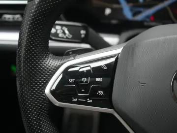 VW Touareg 3.0 V6 TDI 4Motion R line Navi Leder ACC