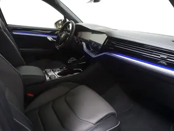 VW Touareg 3.0TDI Tiptr R-Line 4M Virtual AHK Pano