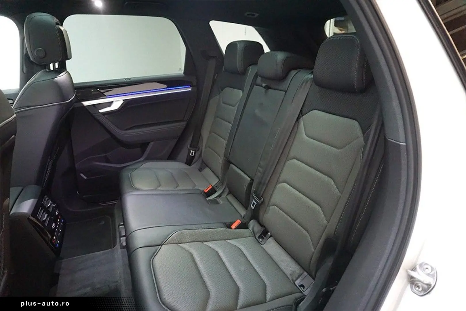 VW Touareg 3.0TDI Tiptr R-Line 4M Virtual AHK Pano