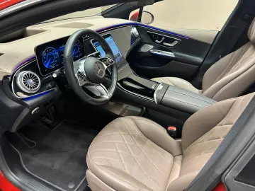 MERCEDES-BENZ EQE500 4Matic AMG LINE  1. HAND HEAD-UP 360